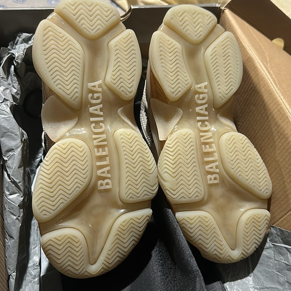 BALENCIAGA WOMEN'S TRIPLE S CLEAR SOLE SNEAKER IN BEIGE size 35 - Picture 11 of 13